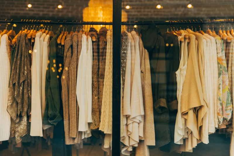 magasin-EZE-min_clothe_fashion_store_shop_window_store_front-21277