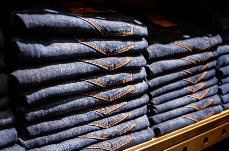 magasin-EZE-min_jeans_pants_blue_shop_shopping_shelf_exhibition_buy-940702